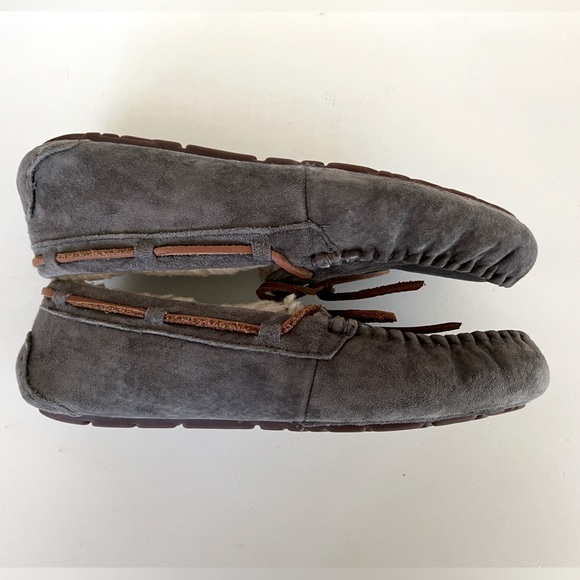 UGG Women’s Dakota Suede Slippers in Pewter Grey, size 8 - Picture 7 of 9